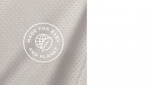 Еластичен слинг New Aura на Ergobaby  Suistainable Knit Mesh СИВО дишаща мрежеста материя - Image 5