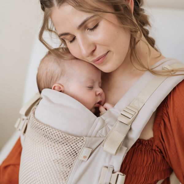 Love and Carry ONE регулируема ергономична раница с падащ панел и платка за кръста цвят Wheat - Image 6