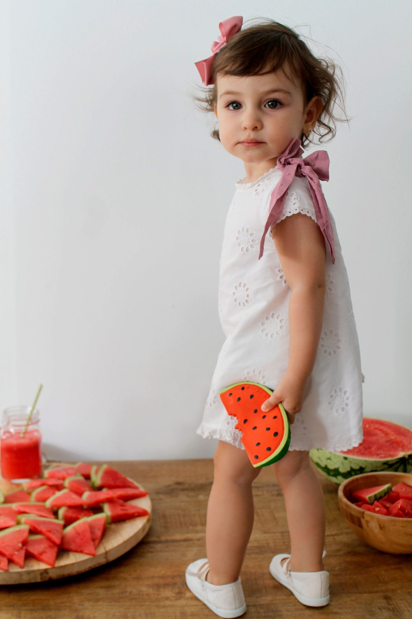 Oli&Carol Wally the Watermelon 2в1 Многофункционална чесалка за зъби 0+ и играчка за баня 100%естествен каучук - Image 3