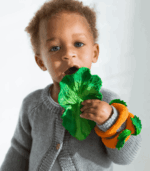 Oli&Carol Kale 2в1 Многофункционална чесалка за зъби 0+ и играчка за баня 100%естествен каучук