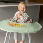 Система за хранене Tidy Tot лигавник с велкро и кръгла база Sage Green с моркови