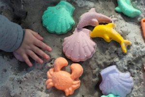 Scrunch Kids формички за пясък 100%Силикон - смачкай, сгъни, навий и прибери РАЗЛИЧНИ РАЗЦВЕТКИ - Image 5
