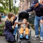 Компактна количка Metro+ Deluxe на Ergobaby London Grey с включени борд и поставка за чаша - Image 7