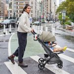 Компактна количка Metro+ Deluxe на Ergobaby Empire State Green с включени борд и поставка за чаша - Image 8