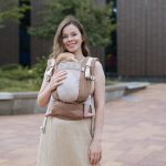 Love and Carry ONE регулируема ергономична раница с падащ панел и платка за кръста Pecan