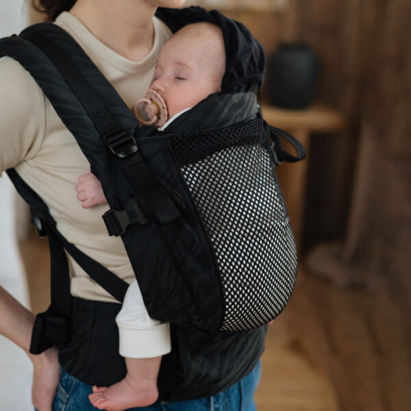 Love and Carry ONE регулируема ергономична раница с падащ панел и платка за кръста цвят  Трюфел с БАМБУК - Image 5