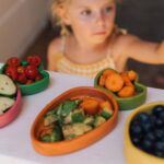 Oli and Carol сет от чиния и лъжичка за хранене от хевея дърво , Морковчето Кати - Image 6