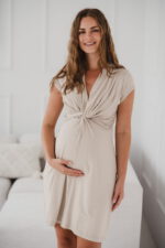 Рокля за бременни и кърмене Loop, къс ръкав, цвят крем ОЧАКВА СЕ