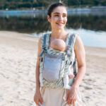 Love and Carry ONE регулируема ергономична раница с падащ панел и платка за кръста цвят Lemongrass с БАМБУК