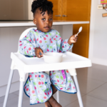 Tidy Tot дълъг лигавник тип престилка с джобче, за хранене и игри - различни разцветки - Image 2