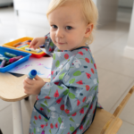 Tidy Tot дълъг лигавник тип престилка с джобче, за хранене и игри - различни разцветки - Image 3