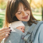 Love and Carry ONE регулируема ергономична раница с падащ панел и платка за кръста цвят Monsoon