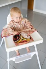 Tidy Tot лигавник с ръкави и вендузи за захващане за столче за хранене или маса Лисици - Image 3