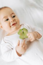 Oli&Carol Kale Мини чесалка за зъби , тип биберон 0+ 100%естествен каучук различни дизайни - Image 4