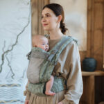 Love and Carry ONE регулируема ергономична раница с падащ панел и платка за кръста цвят Acacia