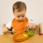 Oli and Carol сет от чиния и лъжичка за хранене от хевея дърво , Морковчето Кати - Image 3