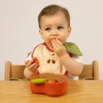 Oli and Carol сет от купа и лъжичка за хранене от хевея дърво Ябълка - Image 3