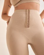 Високи оформящи шорти с кукичка и закопчаване , телесен цвят - Image 3